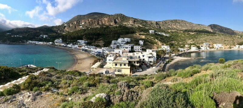 Vue sur le port de Kapsali
