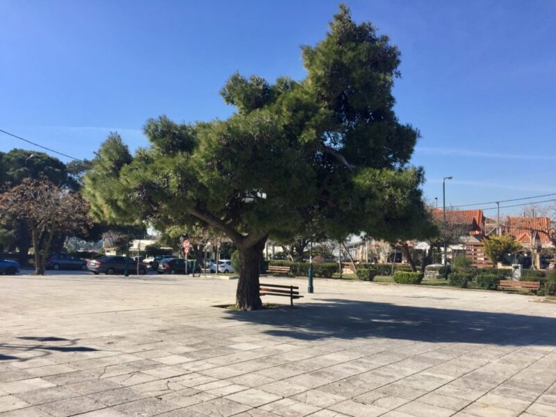 La place principale de Pendeli