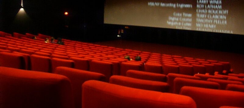 Ath&egrave;nes sous la pluie : aller au cin&eacute;ma