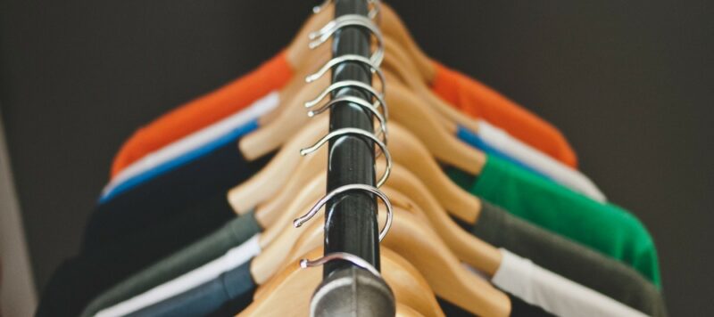 Visiter Ath&egrave;nes sous la pluie : faire du shopping