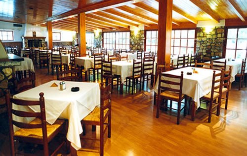 L'int&eacute;rieur du restaurant O Telis &agrave; Pendeli