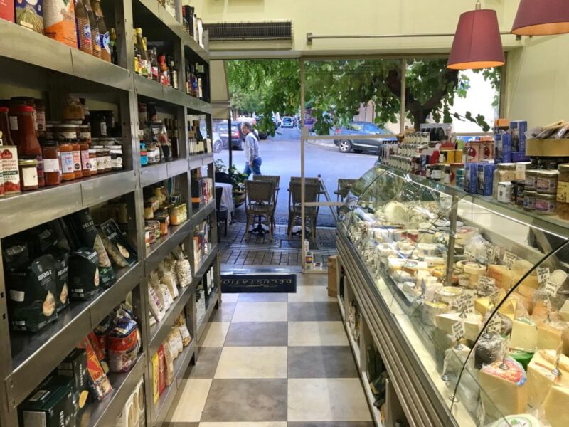 L'&eacute;picerie fine Degustation a Kolonaki pour trouver de bons produits francais a Athenes