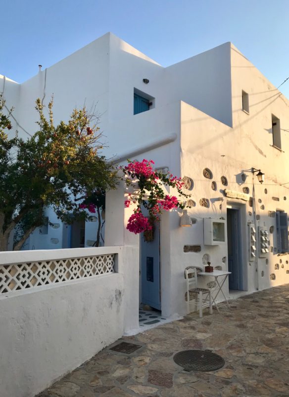 maison blanche et bleu à Koufonissia en Grèce