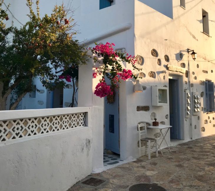 maison blanche et bleu à Koufonissia en Grèce