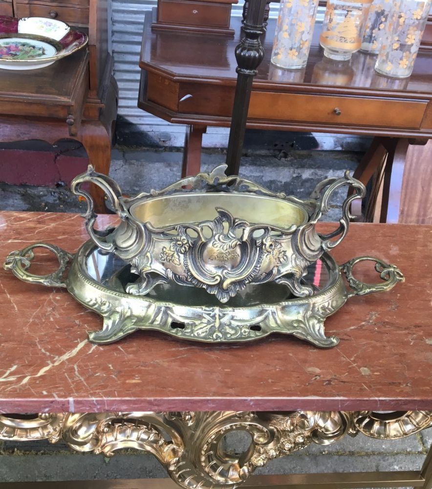 antiquité au marché aux puces de Monastiraki à Athènes