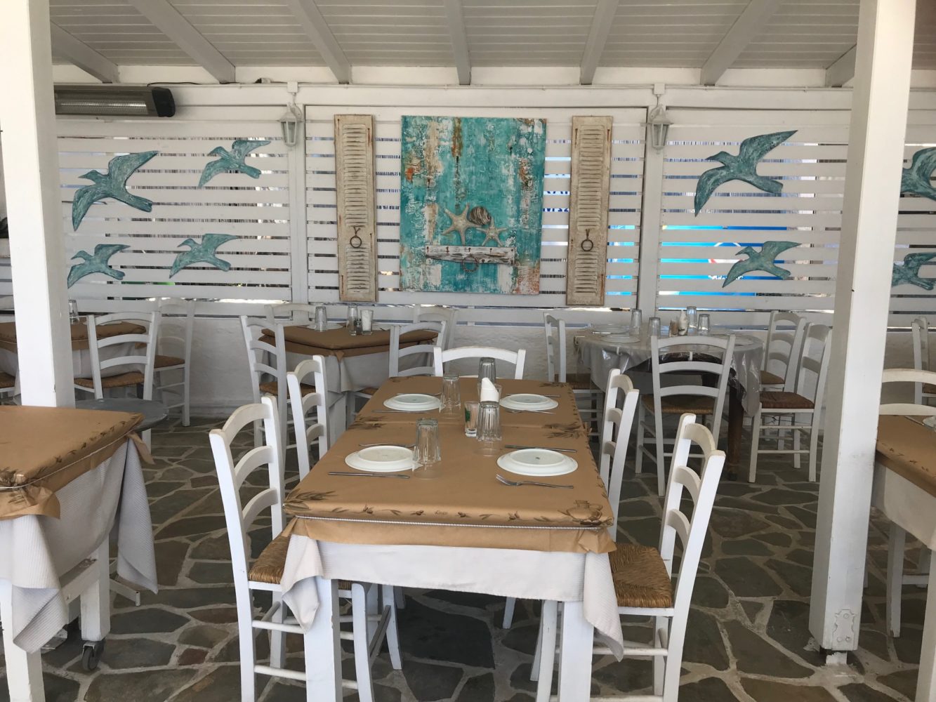 Manger à la plage à athènes