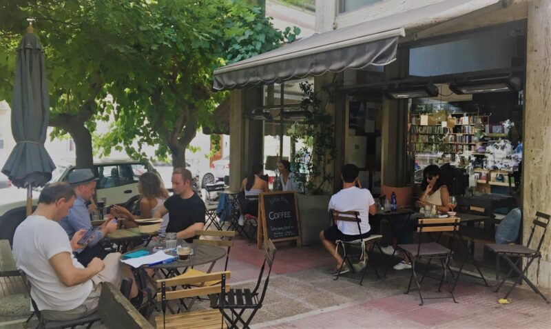 librairie caf&eacute; proche de l'acropole little tree