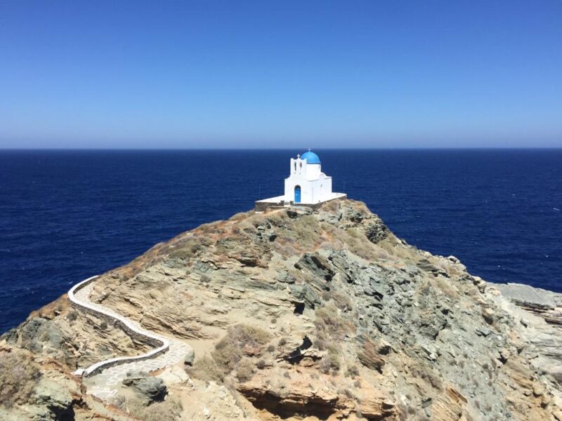 Se baigner à Sifnos sur les rochers de Kastro