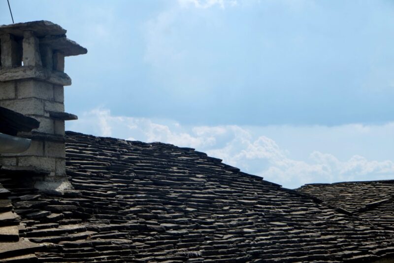 toit de lauzes epire zagories villages maisons traditionnelles
