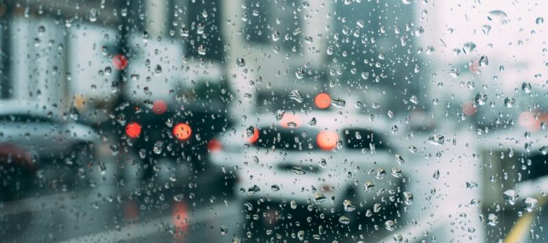 athenes quand il pleut avec un chauffeur