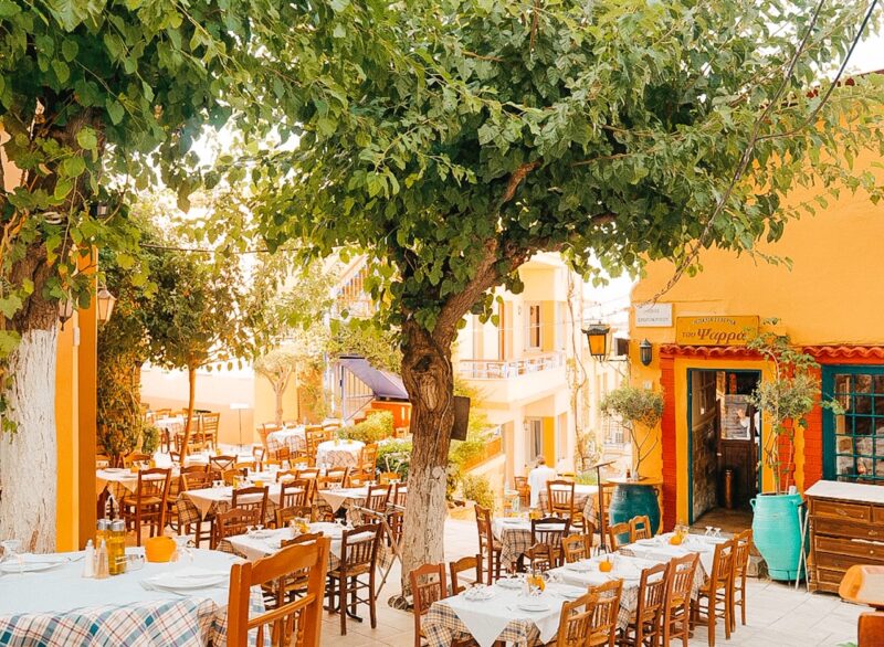 Manger en Gr&egrave;ce dans une taverne grecque