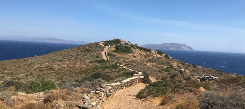 randonn&eacute;e dans les montagnes de Ios en Gr&egrave;ce