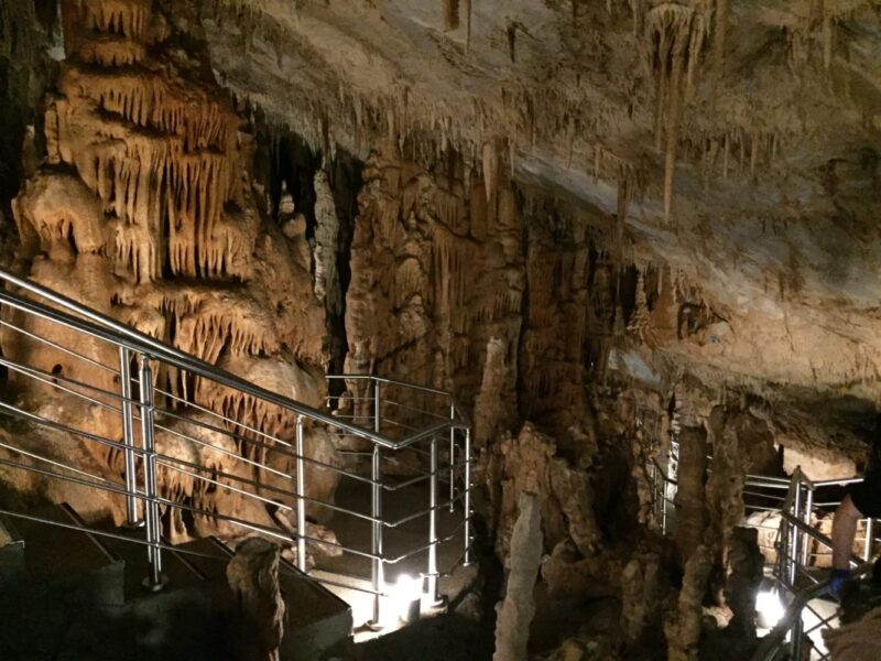 Balade autour d'Ath&egrave;nes : la grotte de Koutouki 