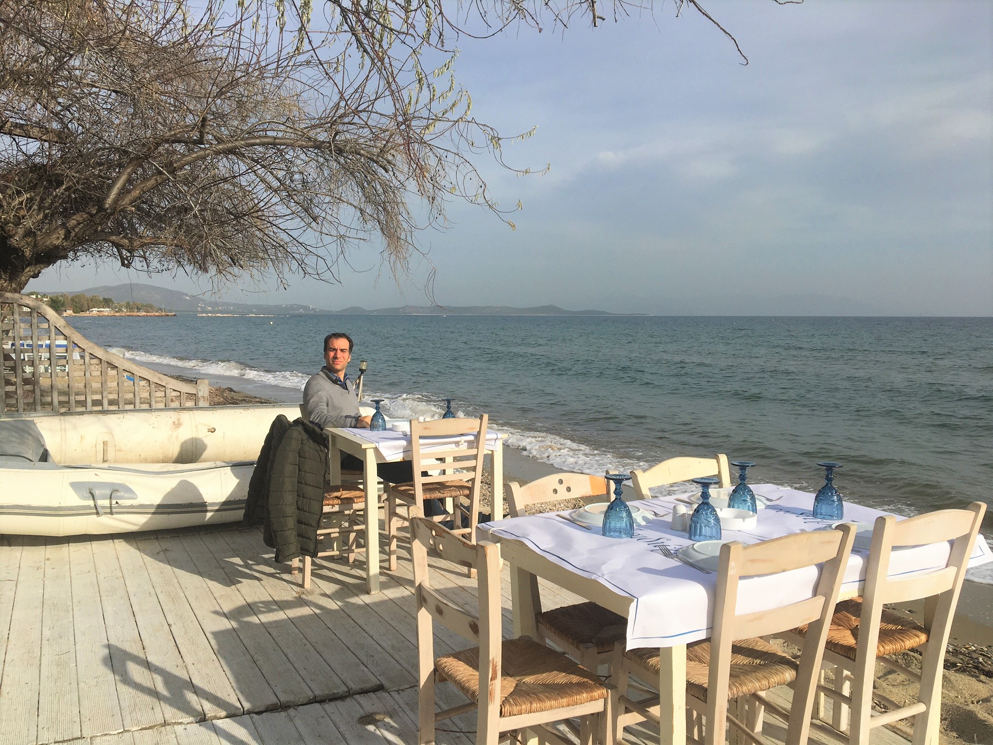 Isidora taverne grecque en bord de mer proche d'ath&egrave;nes marathon nea makri