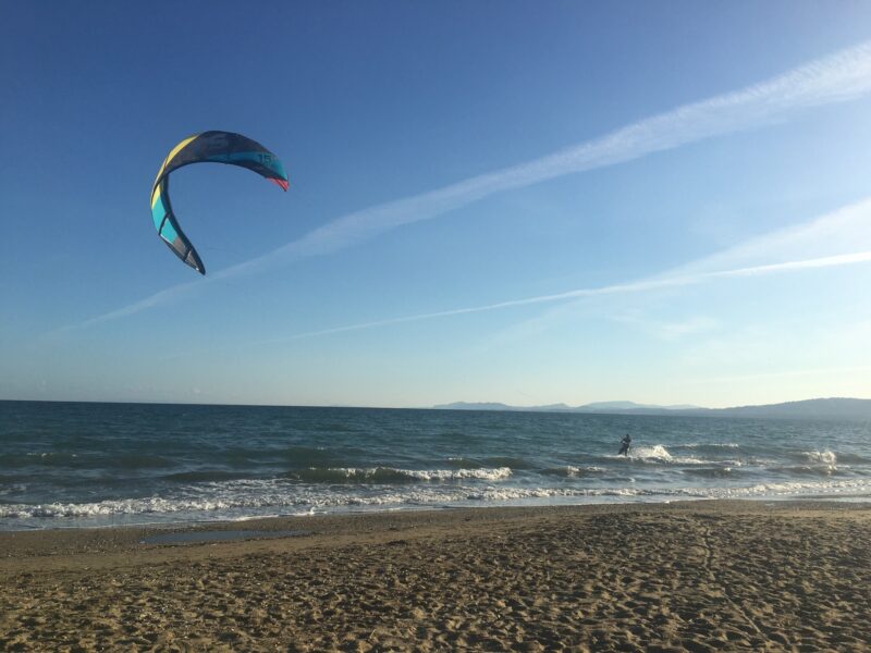 faire du kitesurf en Gr&egrave;ce paros naxos santorin kos rhodes Ath&egrave;nes Eub&eacute;e Nea Makri