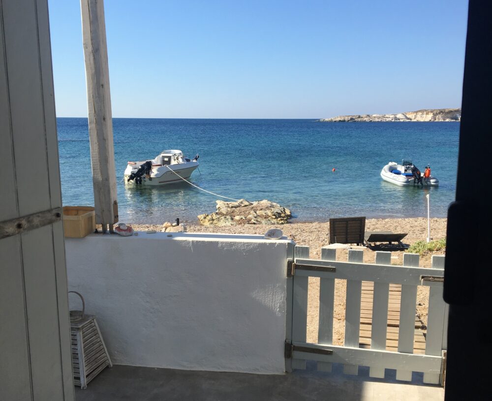 maison de pecheur en Grece ile pieds dans l'eau