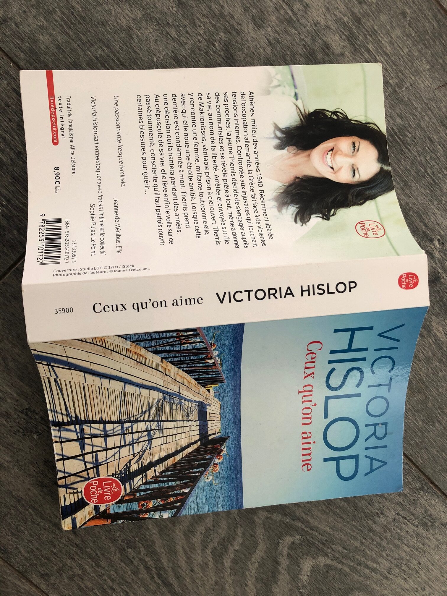victoria hislop histoire de la grece contemporaine ceux qu'on aime