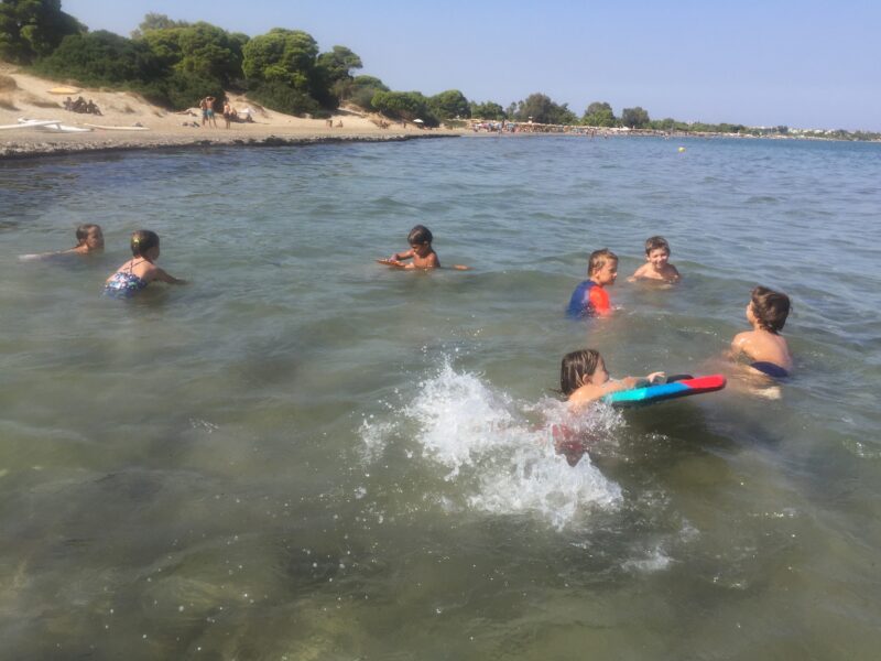 Enfants dans la mer