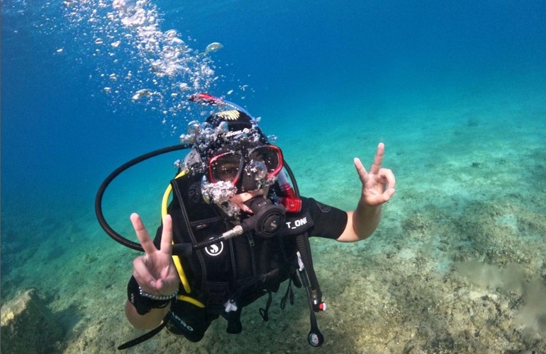 Plong&eacute;e activit&eacute; au Pir&eacute;e &agrave; Ath&egrave;nes