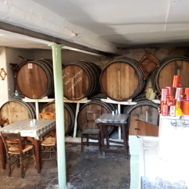 les anciennes tavernes d'Ath&egrave;nes - taverne authentque Ath&egrave;nes - meilleure taverne ath&egrave;nes