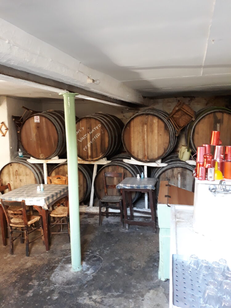 les anciennes tavernes d'Athènes - taverne authentque Athènes - meilleure taverne athènes