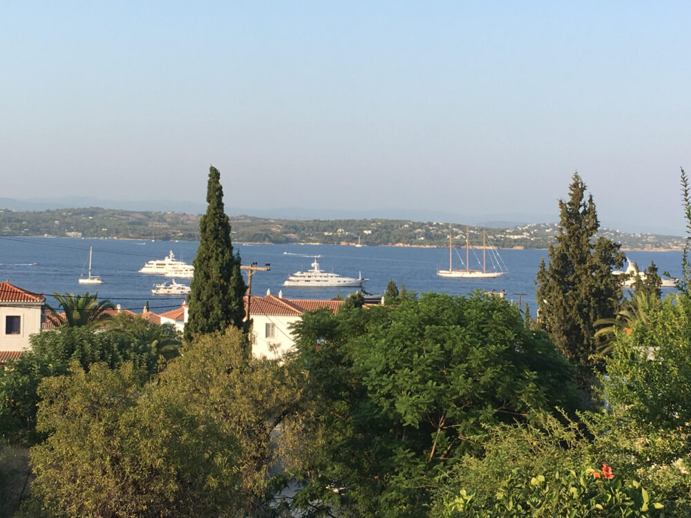 spetses kounoupitsa netflix the lost daughter