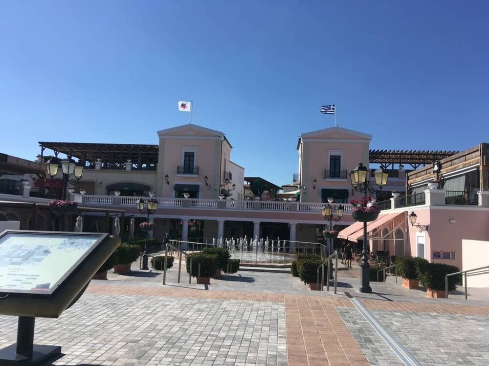 Shopping : Mac Arthur Glen à Spata