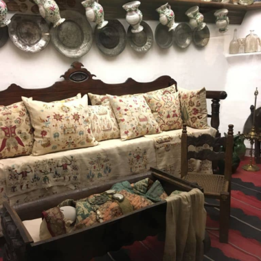 Mus&eacute;e Benaki dans le top 5 des mus&eacute;es d'Ath&egrave;nes : sc&egrave;ne de vie