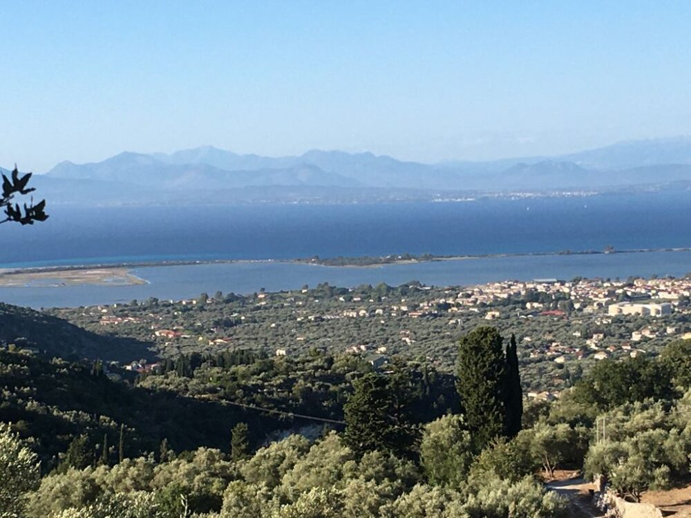 vue de l'&icirc;le de Lefkada depuis les montagnes &agrave; l'int&eacute;rieur de l'&icirc;le