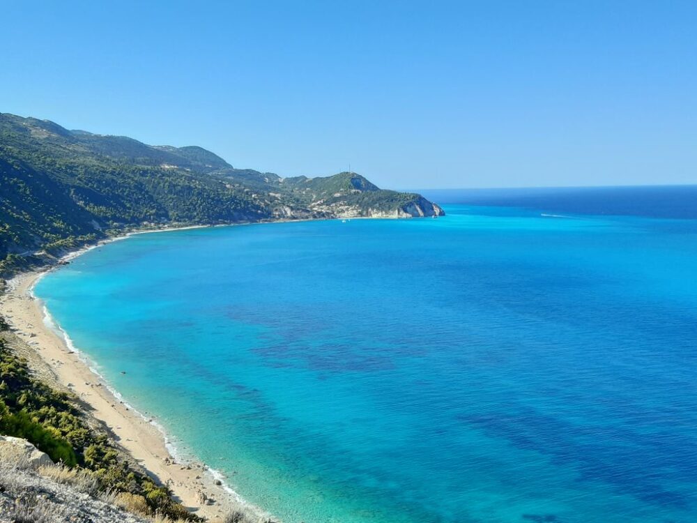Lefkada, &icirc;le Ionienne, mer bleue et grande plage