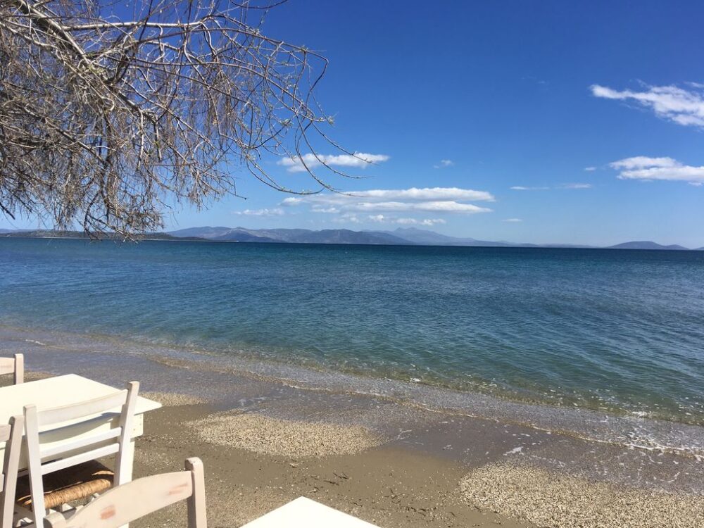 taverne grecque, restaurants les pieds dans le sable