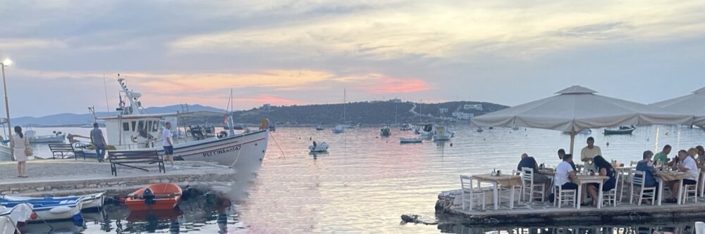Restaurant &Tau;&Omicron; &Mu;&Omicron;&Upsilon;&Rho;&Alpha;&Gamma;&Iota;&Omicron; &agrave; Aliki, Paros
