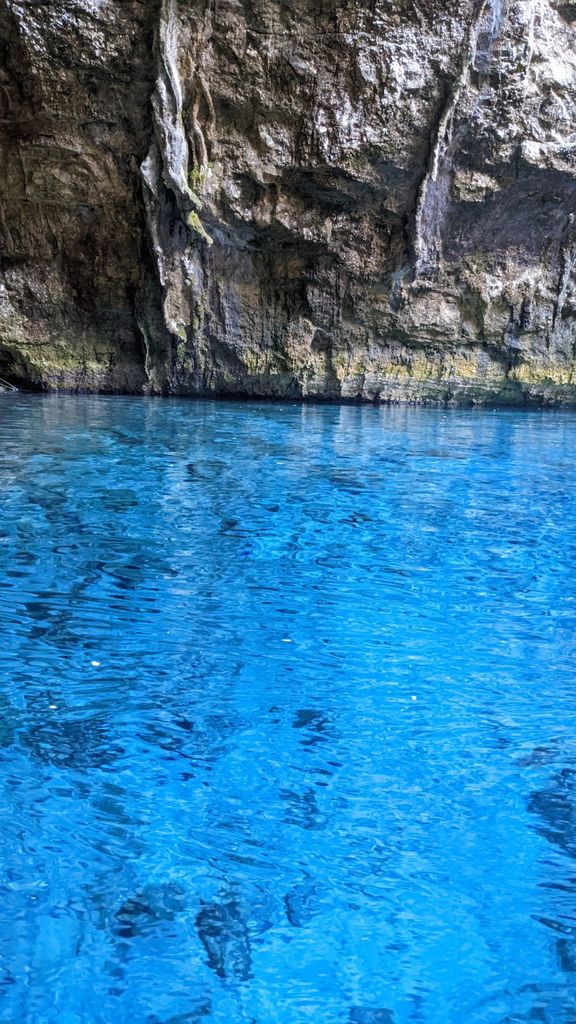 C&eacute;phalonie, &agrave; faire la grotte de Melissani, et son eau bleue