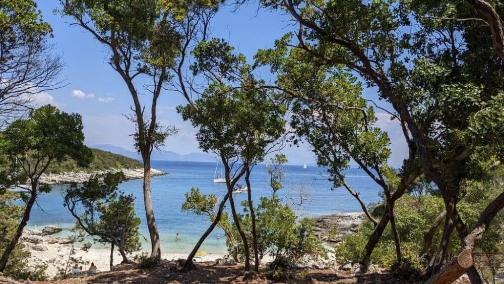 plage de Kimilia pr&egrave;s de Fiskardo, tr&egrave;s belle plage en C&eacute;phalonie Kefalonia