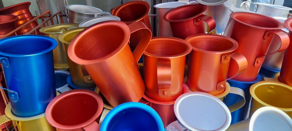 Pichets typiques des tavernes grecques dans lesquelles est servi le vin grec