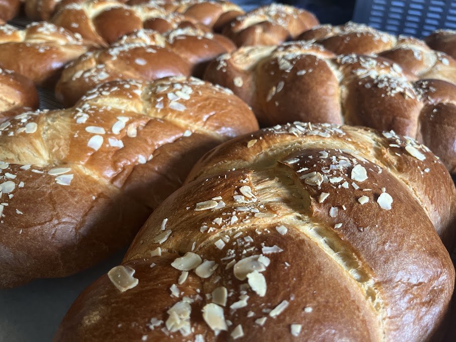 tsoureki, la brioche grecque aromatis&eacute; au mastic