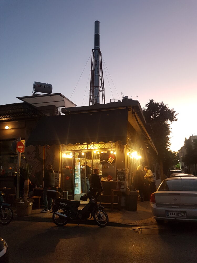 une epicerie dans Metaxourghio &agrave; Ath&egrave;nes