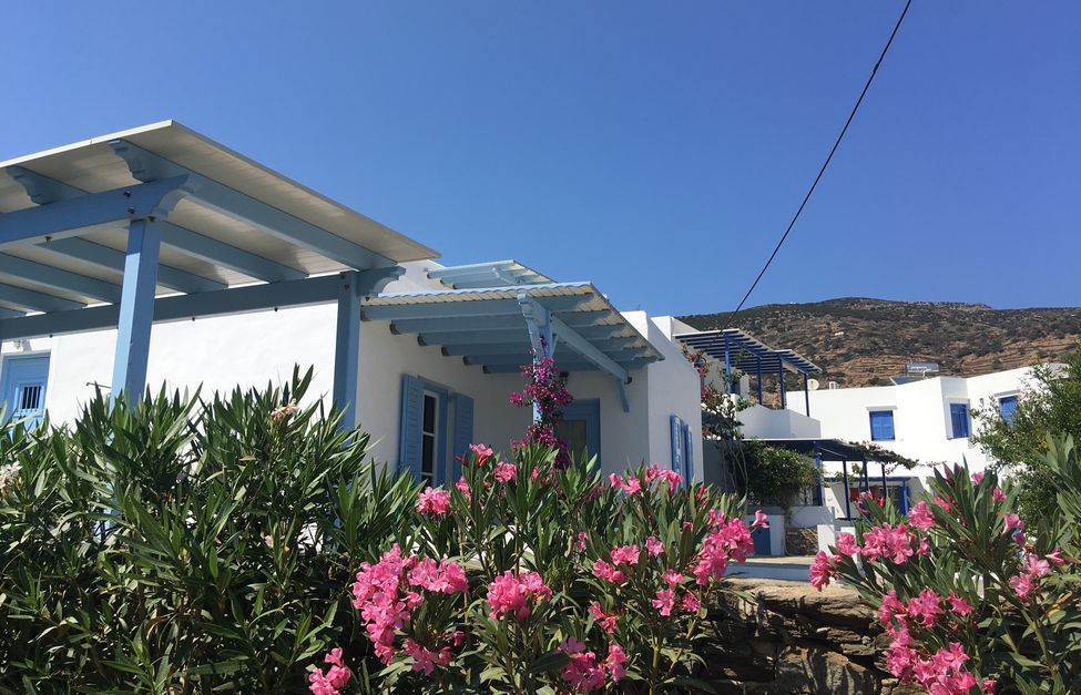 maison blanche et bleu &agrave; Sifnos, Cyclades, Gr&egrave;ce