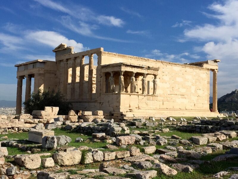temple erechteion &agrave; l'Acropoled'Ath&egrave;nes en Gr&egrave;ce, vue sur les cariatides