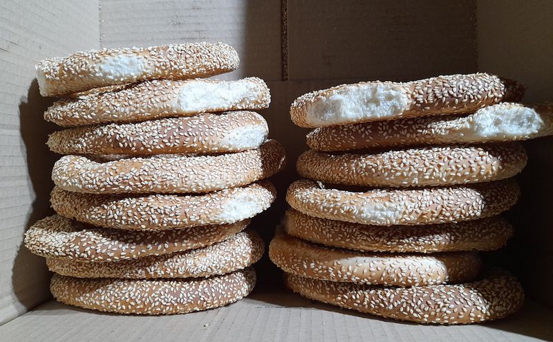 Koulouris dans un carton pr&ecirc;ts &agrave; &ecirc;tre livr&eacute;s