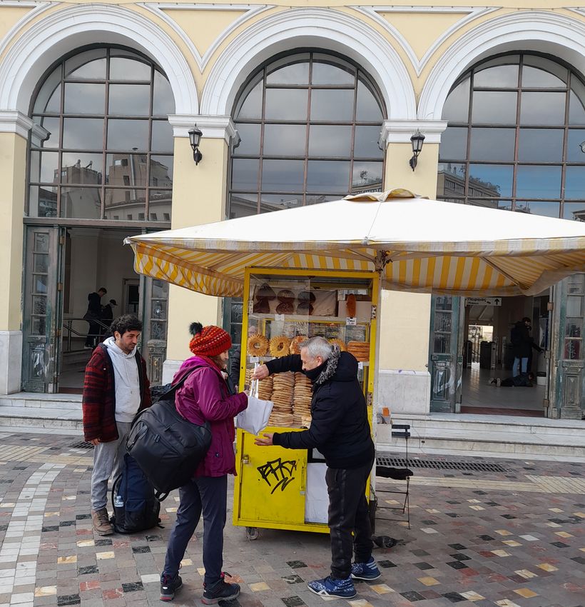 Vendeur de koulouri devant la station Monastiraki &agrave; Ath&egrave;nes