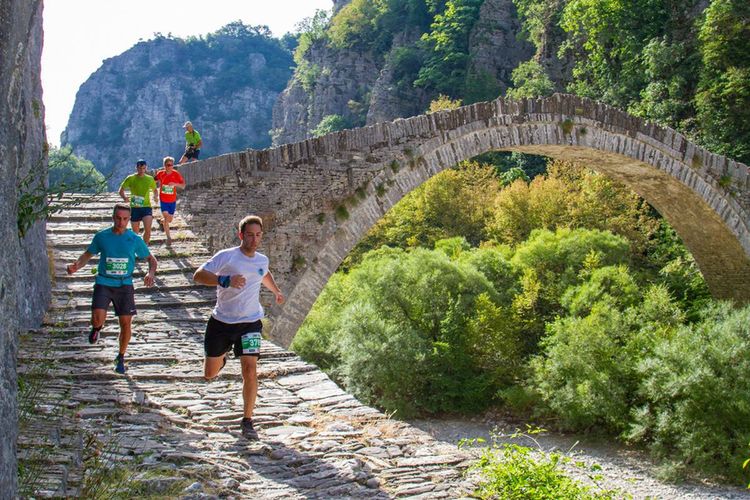 Trail dans les Zagories en Juillet en Gr&egrave;ce