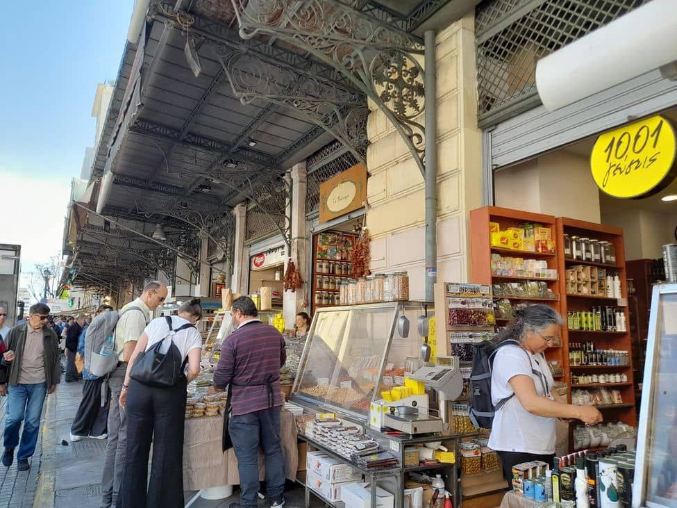 boutiques d'épices devant le marché central d'Athènes