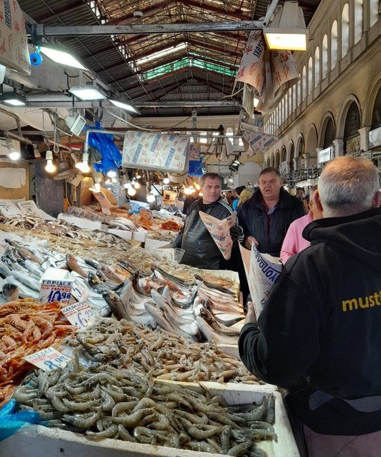 Etalages au march&eacute; aux poissons dans Varvakio Agora &agrave; Ath&egrave;nes