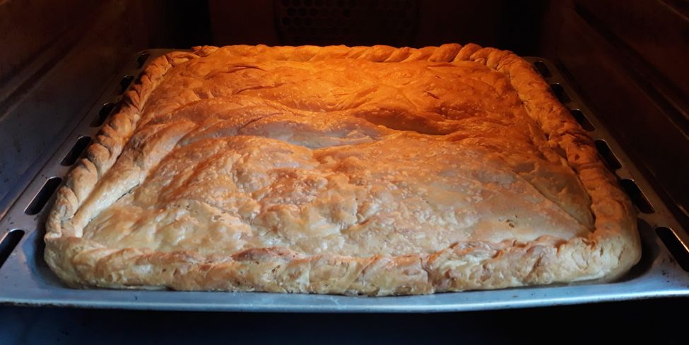 pita fourr&eacute;e cuisine grecque en train de cuire dans un four