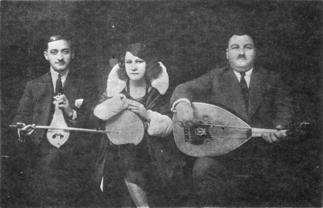Trio joueurs et chanteuse de Rebetiko en 1930