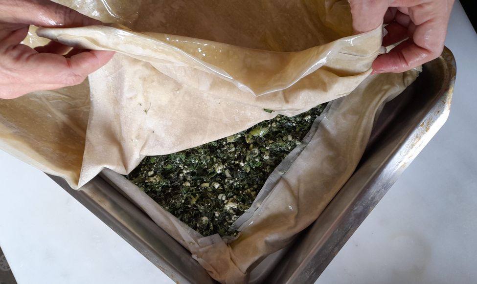 pr&eacute;paration spanakopita, p&acirc;te filo fourr&eacute;e d'&eacute;pinards