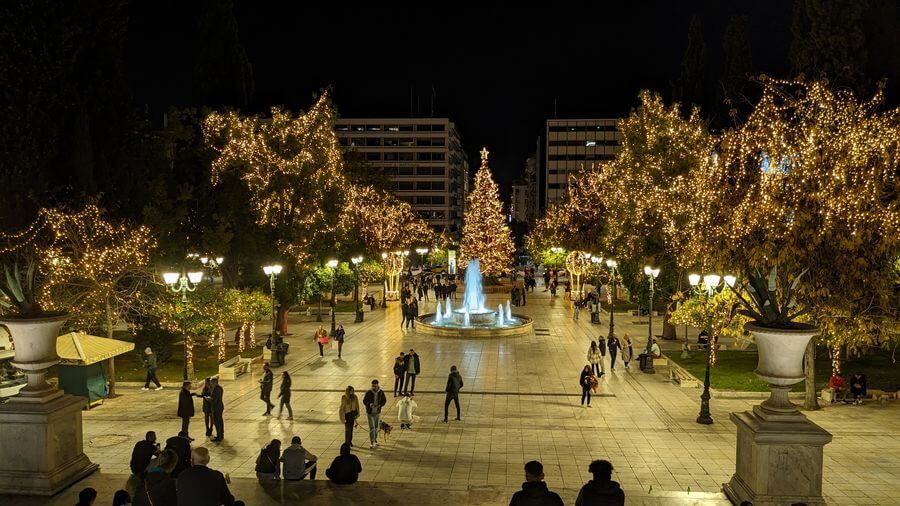 Le sapin de la place Syntagma à Athènes - Noël 2023