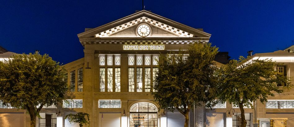 Façade du marché Modiano à Thessalonique de nuit