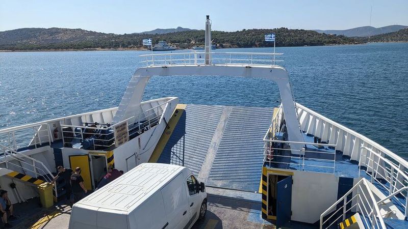 Ferry pour traverser de Megara &agrave; Salamine